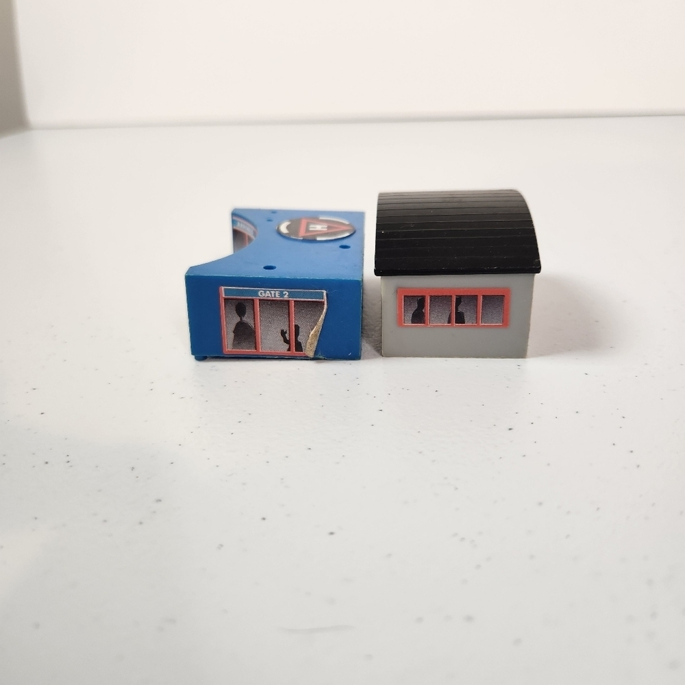 Vintage Micro Machines Airport Replacement Pieces Parts Flying School Buildings - Picture 5 of 5